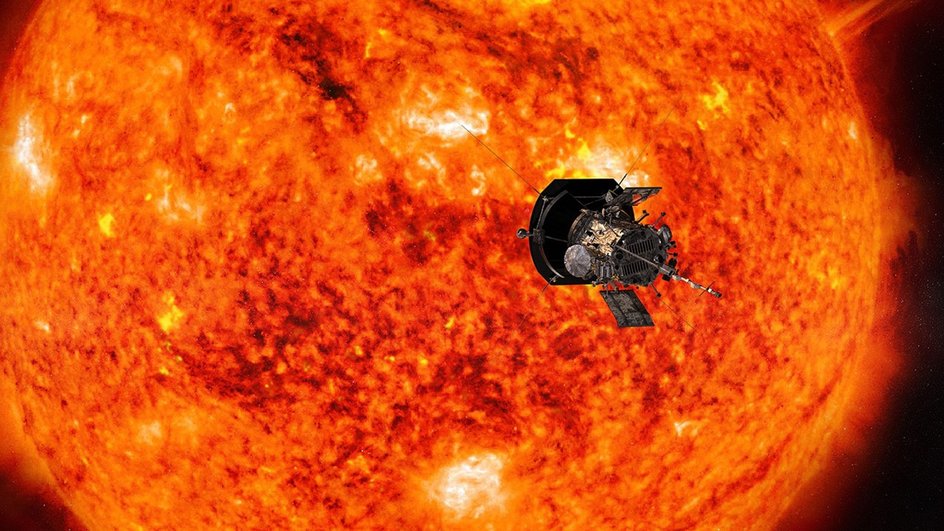 Parker Solar Probe на фоне Солнца