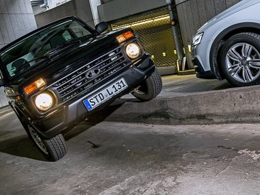 slide image for gallery: 22200 | Lada 4x4