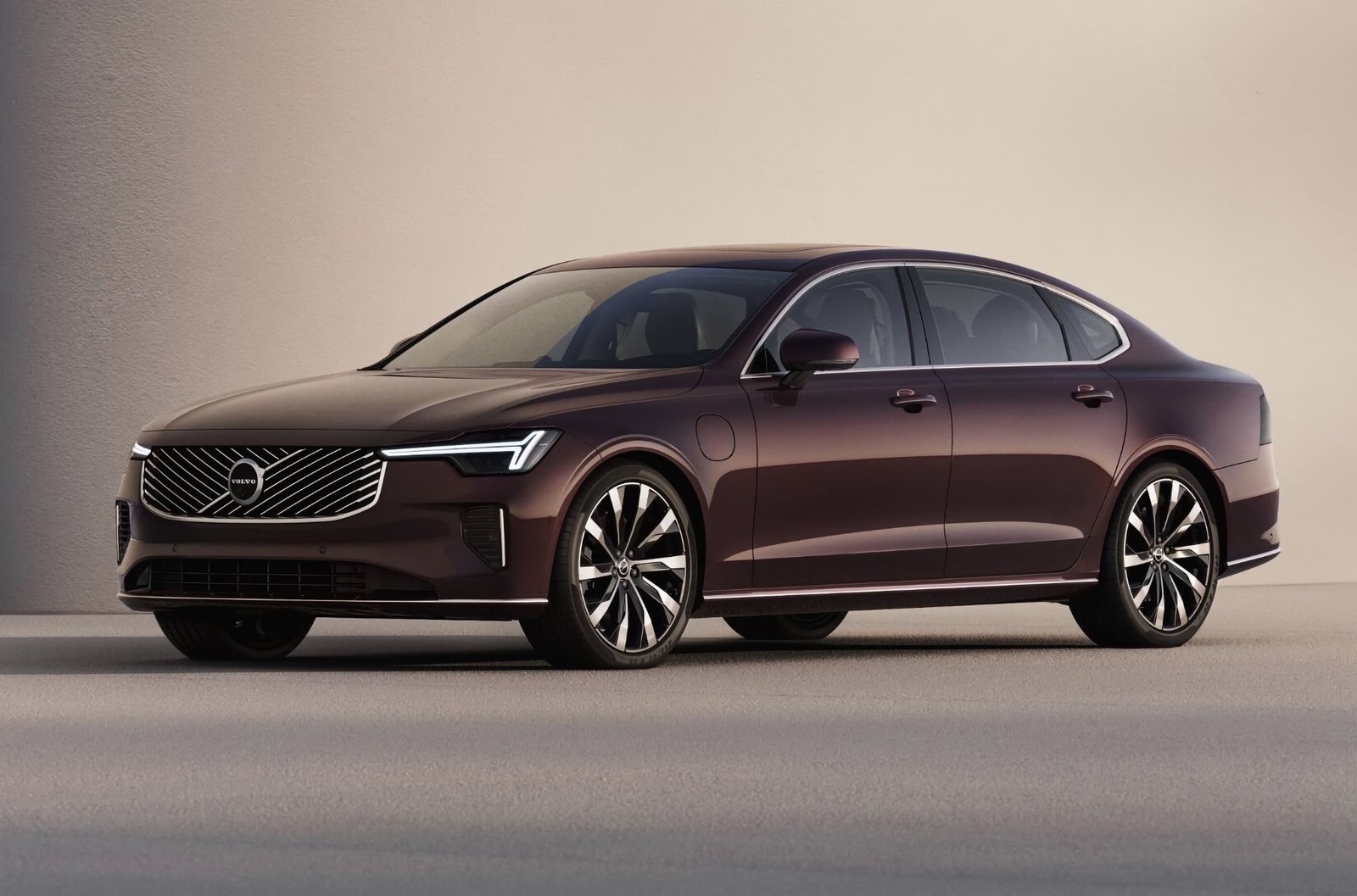 Volvo обновила седан S90 Volvo обновила седан S90