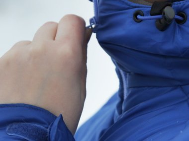 Slide image for gallery: 4738 | Воротник и капюшон куртки изготовлены с максимальной защитой от ветра