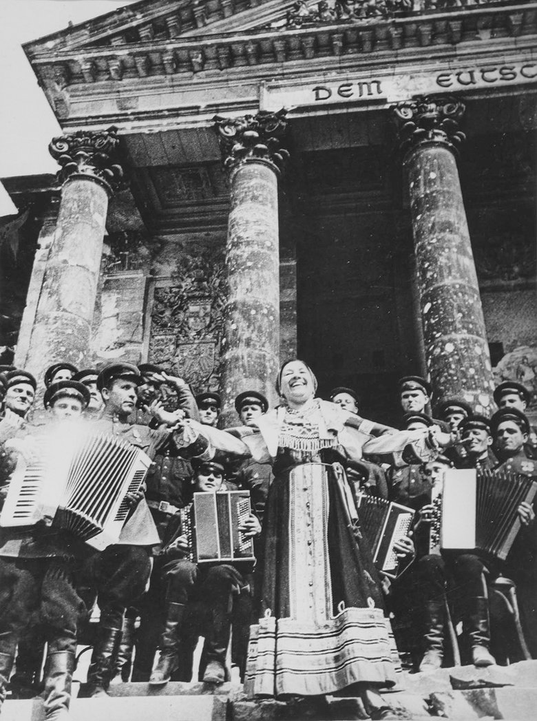 Лидия Русланова вместе с солдатами дошла до Берлина, где выступила с концертом 2 мая 1945 года