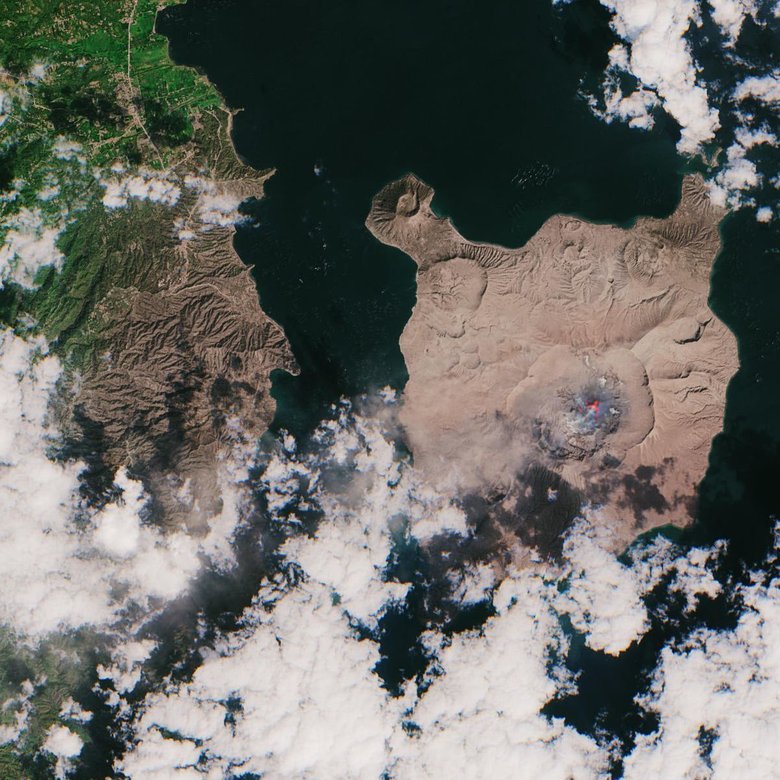 Вулкан Тааль после извержения в 2020 году. Фото: Wikimedia / модифицированные данные Copernicus Sentinel (2020), ESA / CC BY-SA 3.0 IGO