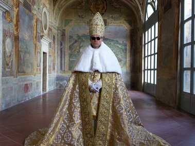 Slide image for gallery: 13118 | Гардероб «Молодого папы» во многом не соответствует гардеробу реального папы римского.