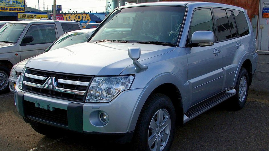Внедорожник фирмы Mitsubishi модели Pajero Внедорожник фирмы Mitsubishi модели Pajero