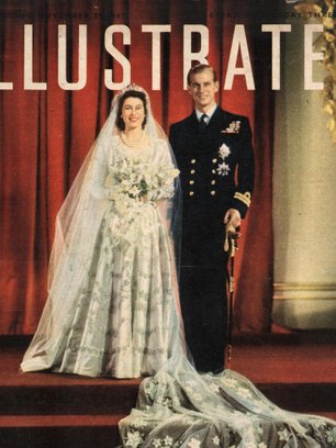 Slide image for gallery: 14445 | Королевское свадебное платье. Одним из главных в жизни Елизаветы II стало подвенечное платье, в котором она сочеталась узами брака с принцем Филиппом. Этот наряд А-силуэта с круглым вырезом, длинными рукавами и пятиметровой