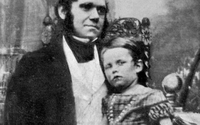 Чарлз Дарвин с сыном Уильямом