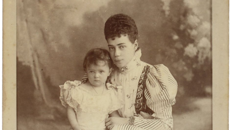Великая княгиня Ксения Александровна с дочкой Ириной