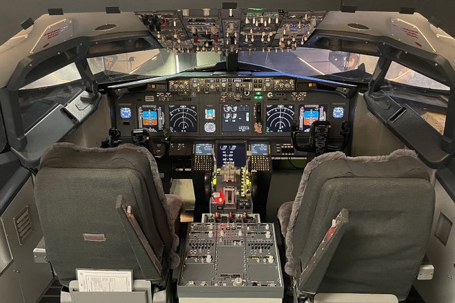 B737NG sim cokcpit