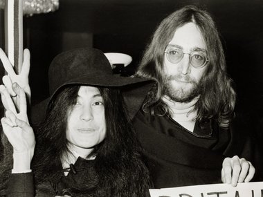 Slide image for gallery: 9658 | Джон Леннон и Йока Оно. Фото: legion-media.ru