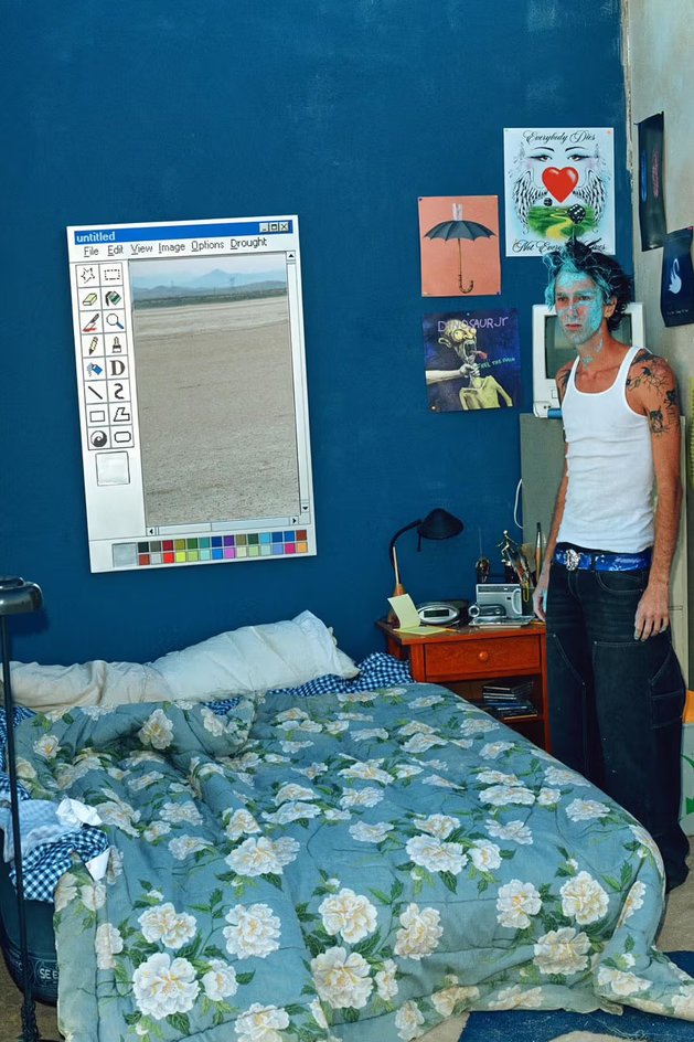 зеркало в стиле MS Paint в комнате зеркало в стиле MS Paint в комнате