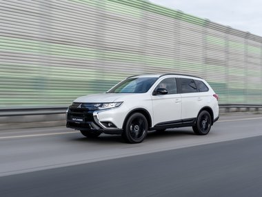 slide image for gallery: 26465 | Mitsubishi Outlander