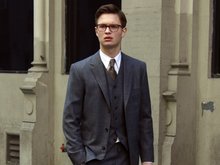 Энсел Элгорт на съемках фильма «Щегол» Энсел Элгорт на съемках фильма «Щегол»
