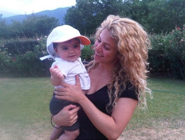 Шакира с сыном Миланом