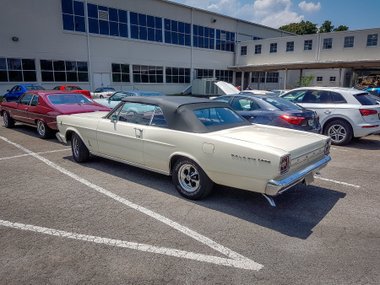 slide image for gallery: 24113 | Ford Galaxie 500