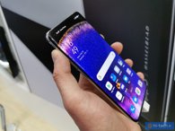 Смартфон OPPO Find X5 на стенде OPPO. Пока не продается в России