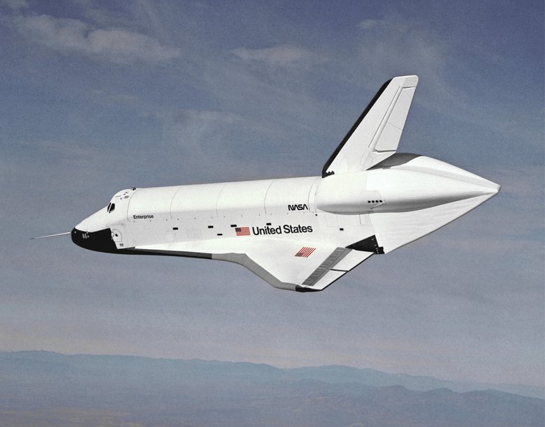 «Энтерпрайз» — испытательный полёт 13 сентября 1977 / Wikimedia