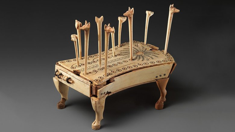 Древнеегипетский набор для игры в «Псов и шакалов», сделанный из слоновой кости. Фото: Livescience