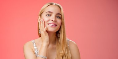 маникюр серебристое платье