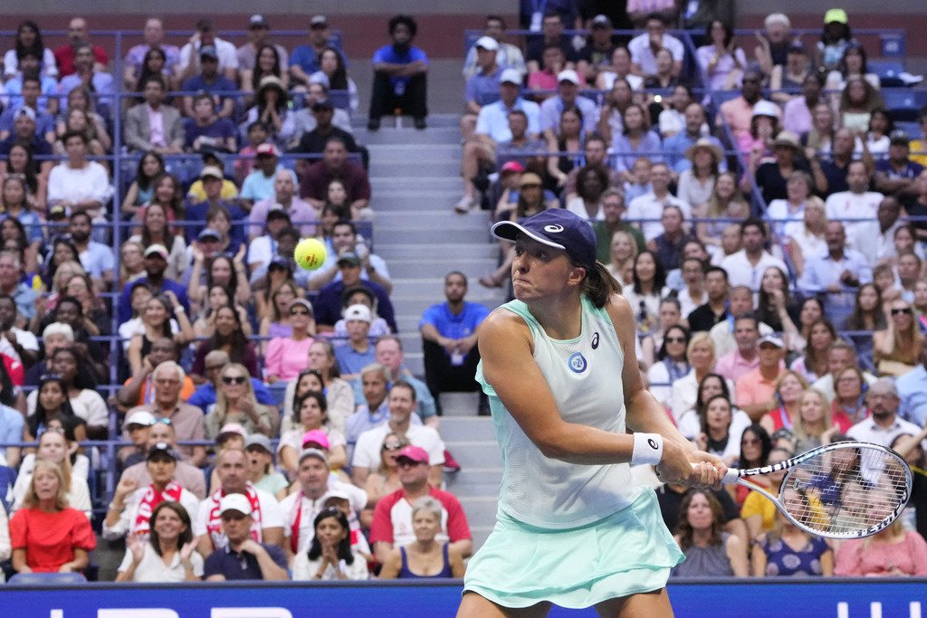 Свентек стала первой полуфиналисткой турнира WTA-1000 в Мадриде