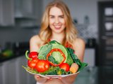 Девушка и овощи Девушка и овощи