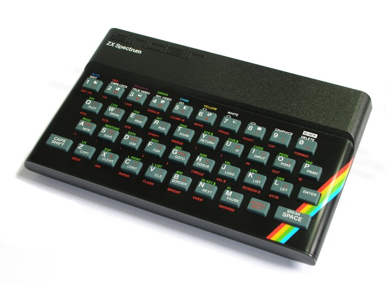 ZX Spectrum+, вышедший в 1984 году. Отличался обновленным корпусом и клавиатурой. Фото: Bill Bertram (Own work) CC BY-SA 2.5 via Wikimedia Commons