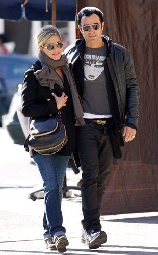 Джен и Джастин во время шопинга на Манхэттене. Сентябрь, 2011 г.