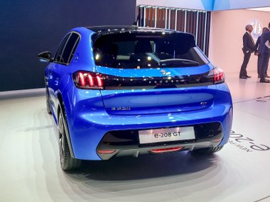 slide image for gallery: 24207 | Peugeot 208