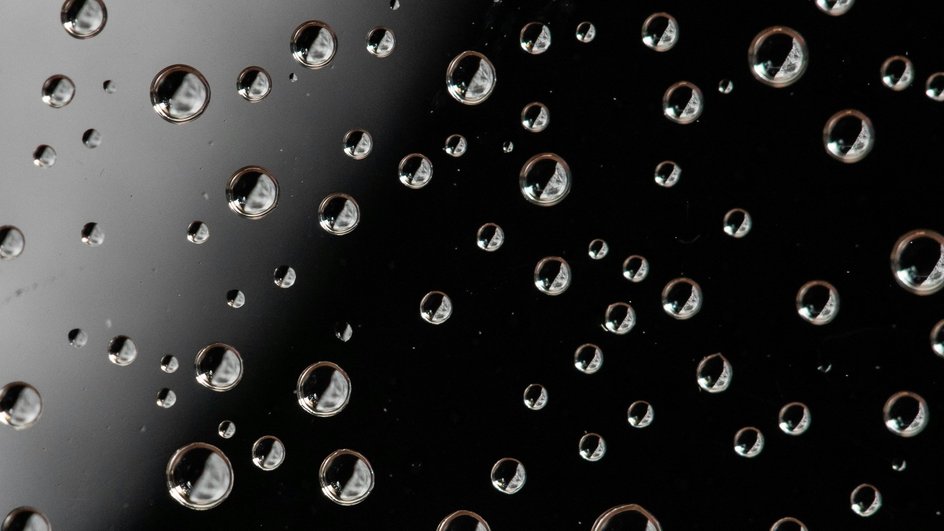 Капли воды на стекле Капли воды на стекле