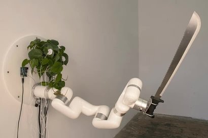 Вам еще никогда не приходилось отбиваться от комнатных растений? Похоже, все впереди... Фото: designboom.com
