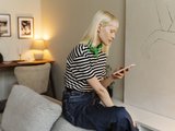 Девушка с телефоном Девушка с телефоном