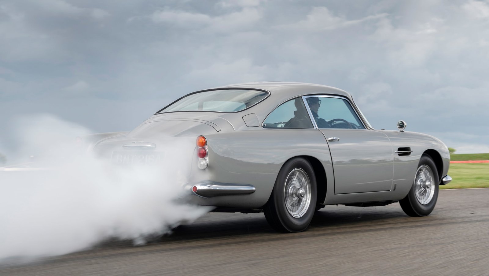 Aston Martin DB5: звездный авто Шона Коннери и лучшая машина 007