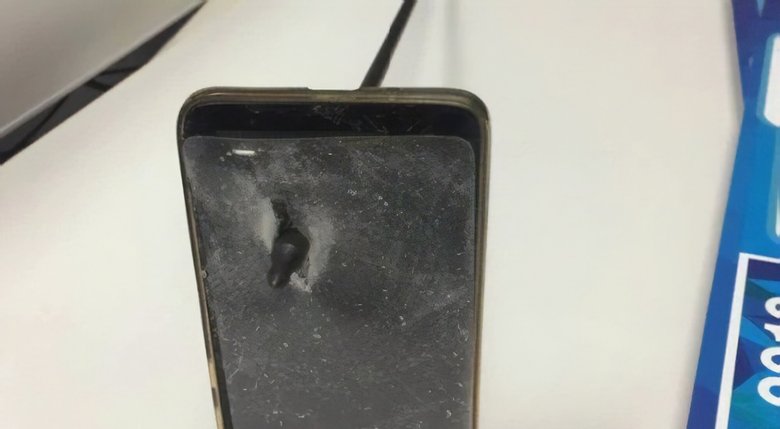 На телефоне еще стояло защитное стекло / фото NSW police