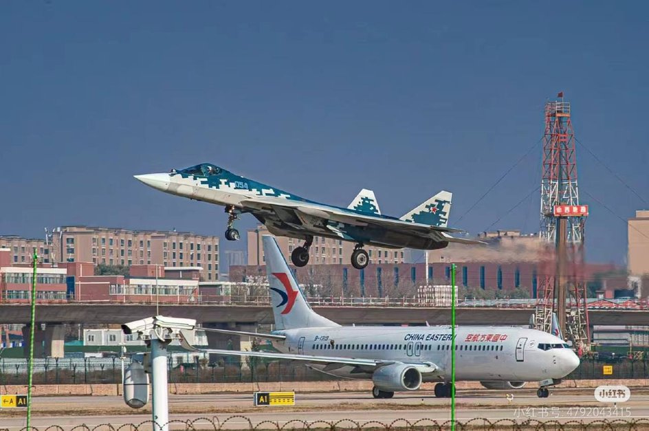 Полет самолета Су-57 в Китае