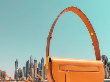 Slide image for gallery: 15913 | Burberry: сумка в Дубае | Фото: instagram.com/pilot_shelina