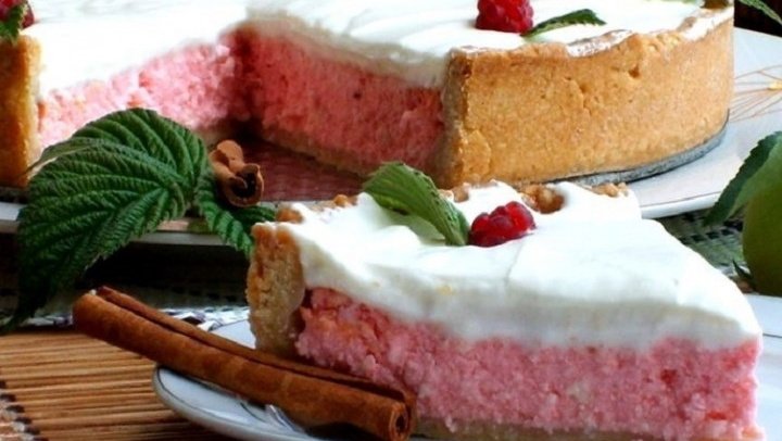 Творожный пирог с малиной – кулинарный рецепт