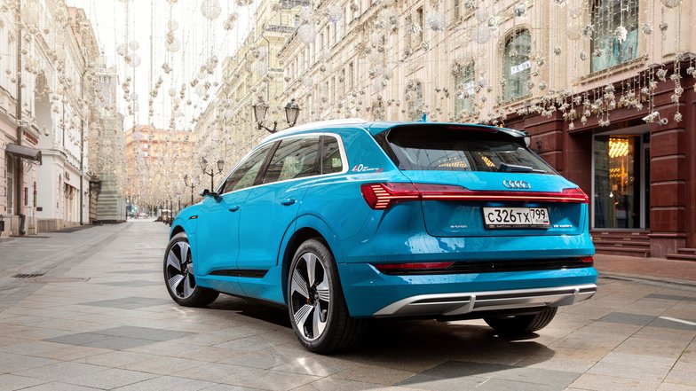 slide image for gallery: 26566 | Audi e-tron статика