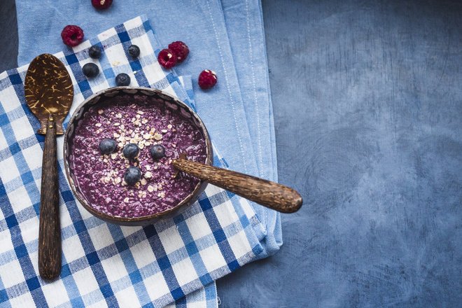 Каша с черникой