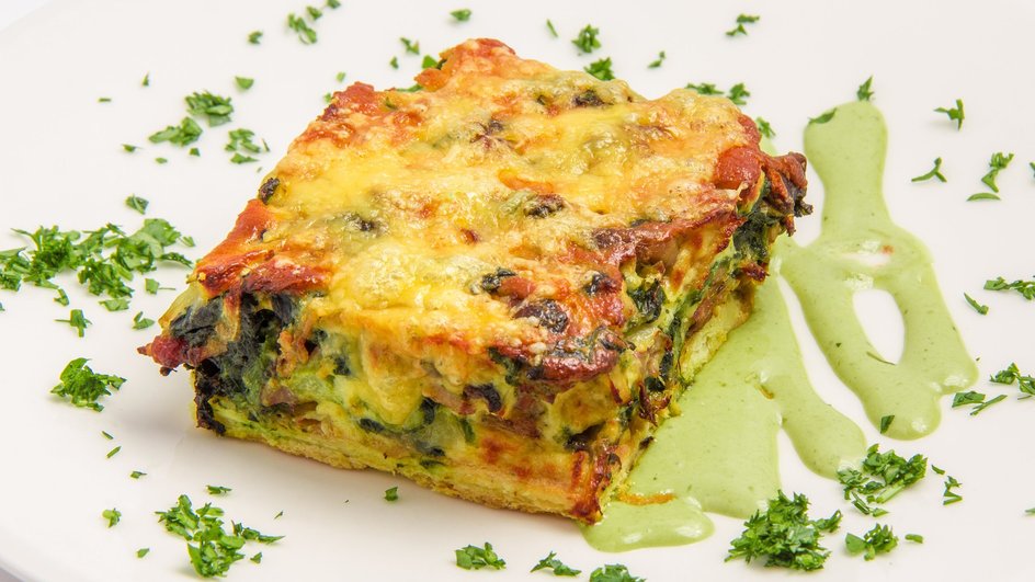 Кабачковая запеканка с фаршем и морковью, приготовленная по простому рецепту.