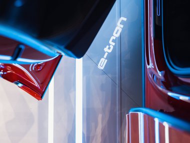 slide image for gallery: 28617 | Audi представила эко-пространство с купе-кроссовером e-tron Sportback