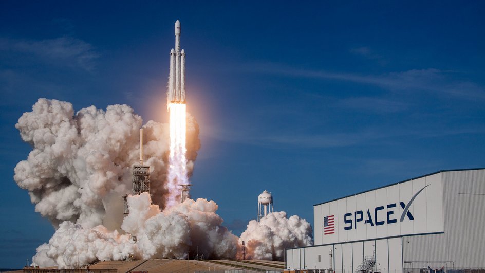 Запуск ракеты Falcon Heavy в США