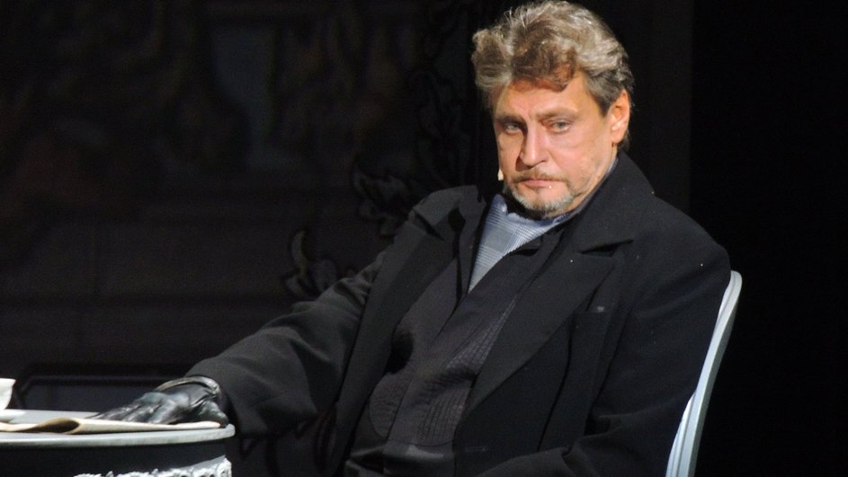 Александр Домогаров в спектакле «Маскарад» Александр Домогаров в спектакле «Маскарад»