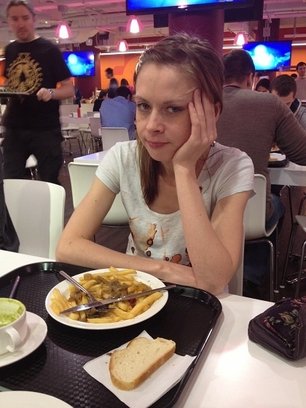 Slide image for gallery: 3445 | Комментарий «Леди Mail.Ru»: Юля не осилила свой обед: она больше не может есть
