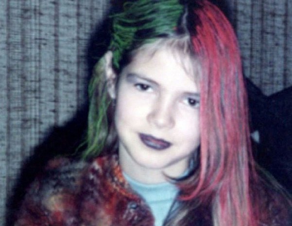 Хайди Клум с детства тянуло на эксперименты — будучи маленькой девочкой, она красила волосы в красный и зеленый цвета, и использовала черную помаду