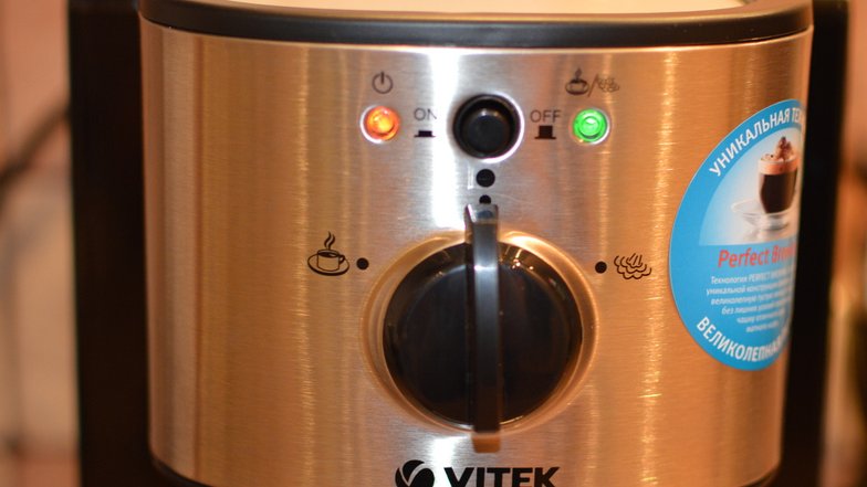 Slide image for gallery: 5898 | Рожковая кофемашина VITEK VT – 1513 BK варит напиток только из молотого кофе