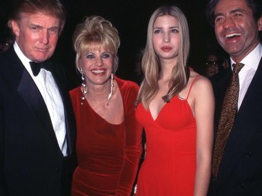 Slide image for gallery: 13192 | Дональд с Иваной Трамп и дочерью Иванкой, 1990-е