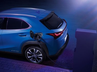 slide image for gallery: 25350 | Lexus