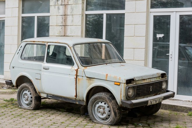 Ржавая Lada