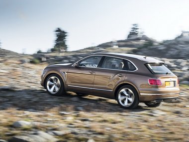 slide image for gallery: 17725 | Bentley Bentayga 1