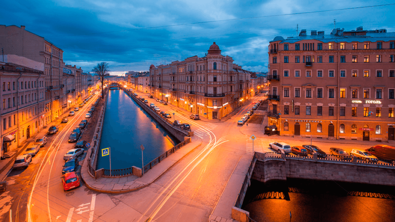 Проходясь по местам из романа «Преступление и наказание», можно заглянуть на Кокушкин мост (вид сверху).