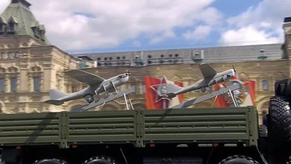 Колонна войск беспилотных систем впервые прошла по Красной площади Колонна войск беспилотных систем впервые прошла по Красной площади